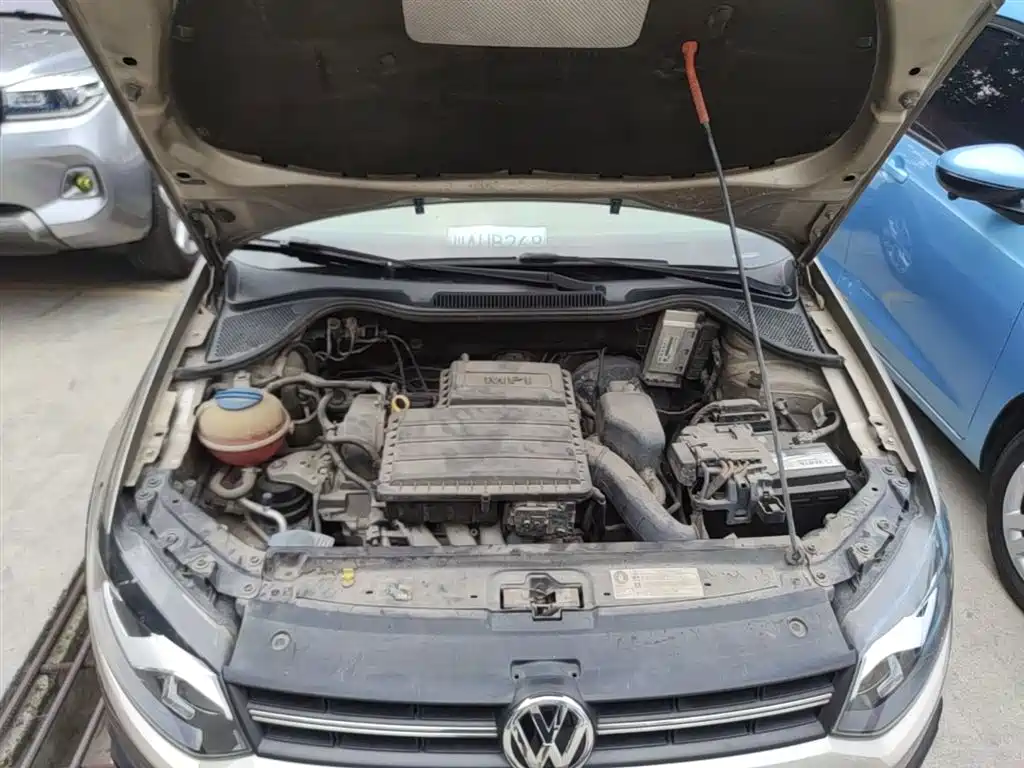 Volkswagen Polo 2014 1.6L Cross Polo Automatic фото 20