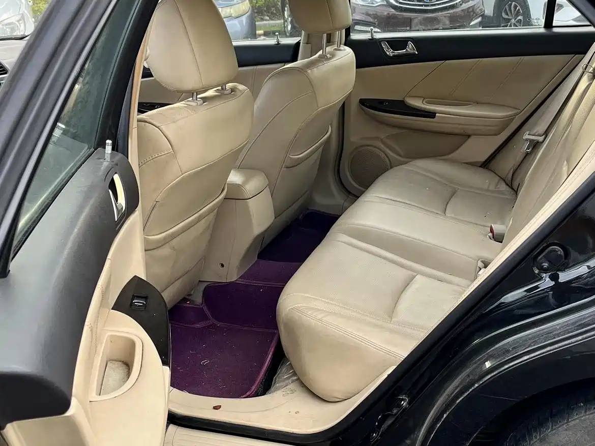 BYD G6 2013 2.0L Manual Premium фото 6