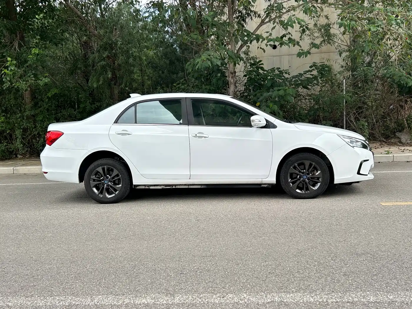 BYD Qin New Energy 2017 2017 1.5T Premium Model