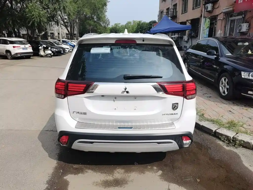 Фото 6 - Mitsubishi Outlander