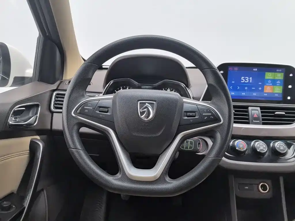 Baojun 310W 2018 2017 1.5L Manual Fashion Edition (China V)