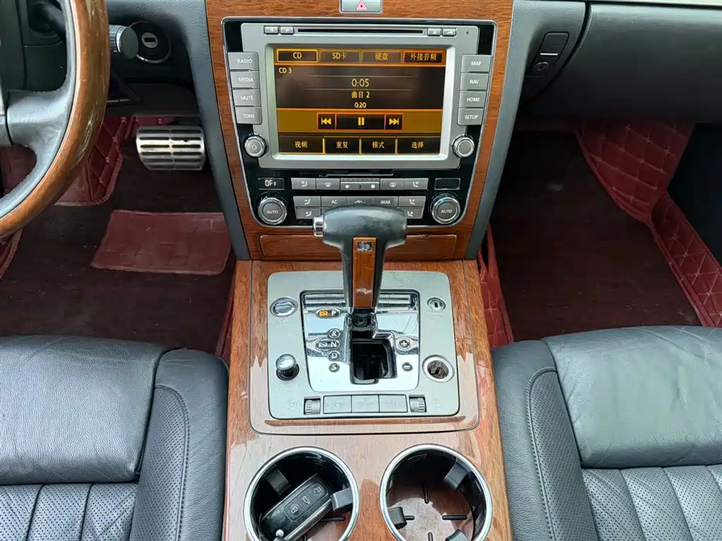 Volkswagen Phaeton 2009 Model 3.6L V6 4-seat Extended Executive фото 7