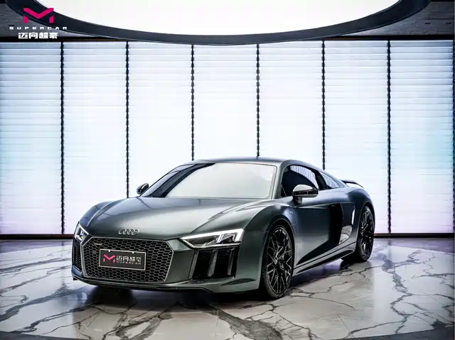 AUDI R8