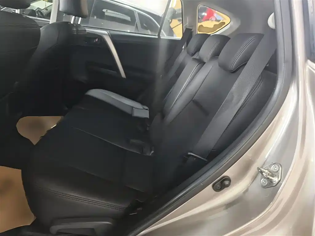 Toyota RAV4 Rongfang 2016 2.0L CVT 2WD Trend (China V) фото 13