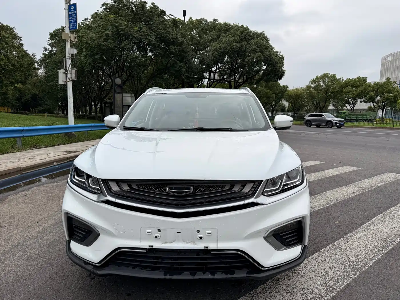 Photo 2 - Geely Binyue