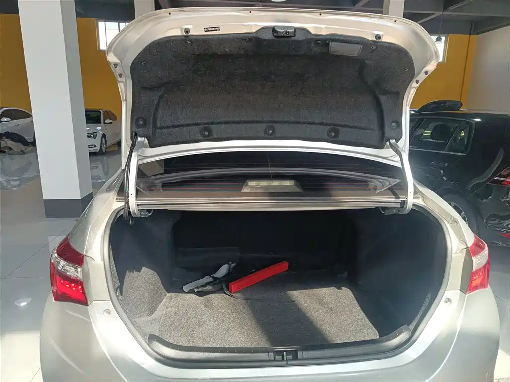 Toyota Corolla 2014 1.6L CVT GL-i Leather Edition фото 15