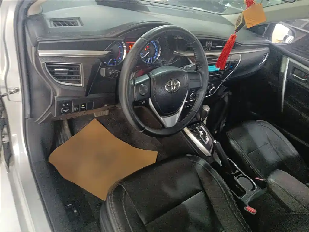Toyota Corolla 2014 1.6L CVT GL-i Leather Edition фото 6