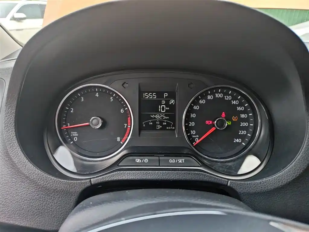 Volkswagen Polo 2018 1.5L Cross Polo Auto фото 12