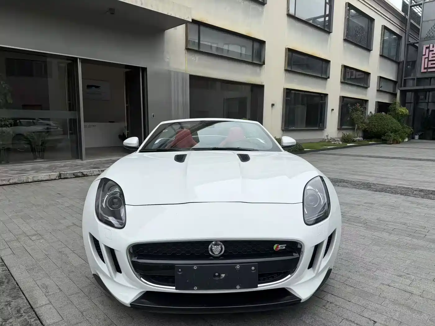 Фото 2 - Jaguar F-TYPE