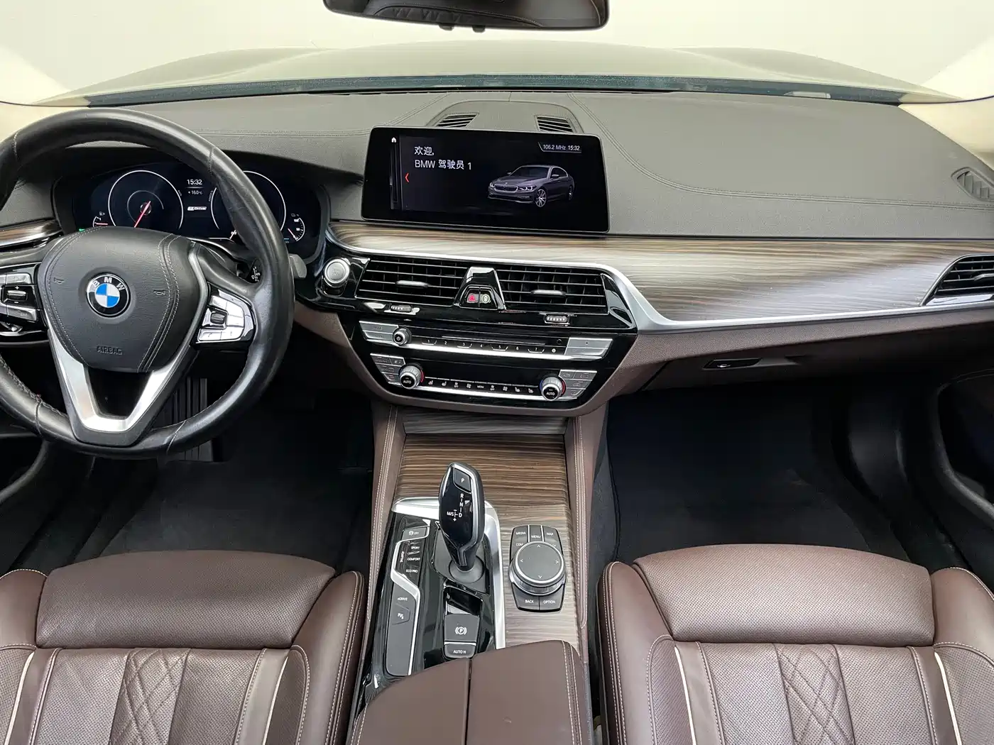 BMW 5 Series New Energy 2019 530Le Pioneer Edition фото 12