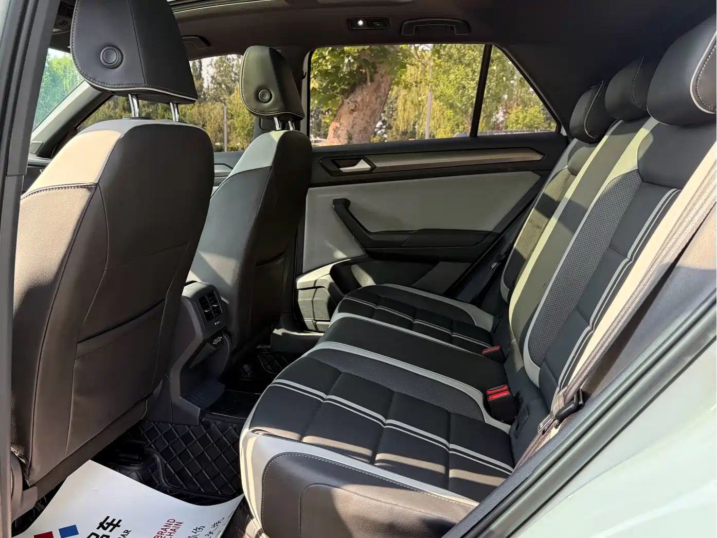 Volkswagen T-ROC 2024 300TSI DSG 2WD Morning Light Edition фото 7