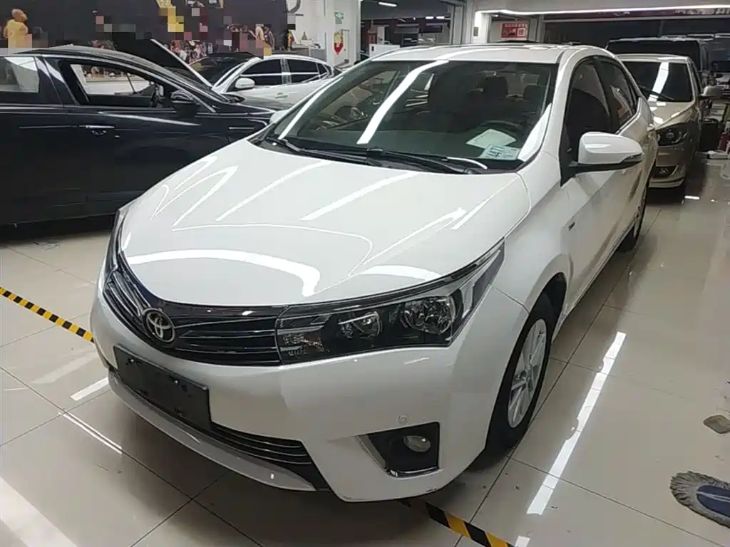Toyota Corolla 2014 1.6L CVT GL-i фото 2