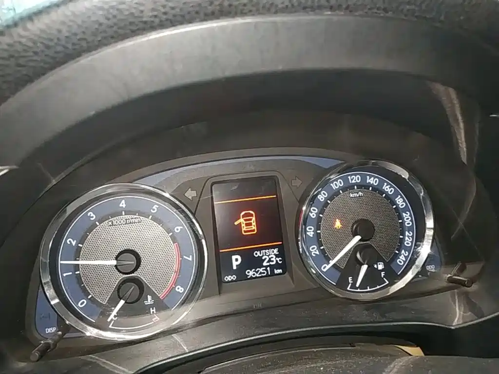 Toyota Corolla 2014 1.6L CVT GL-i фото 12