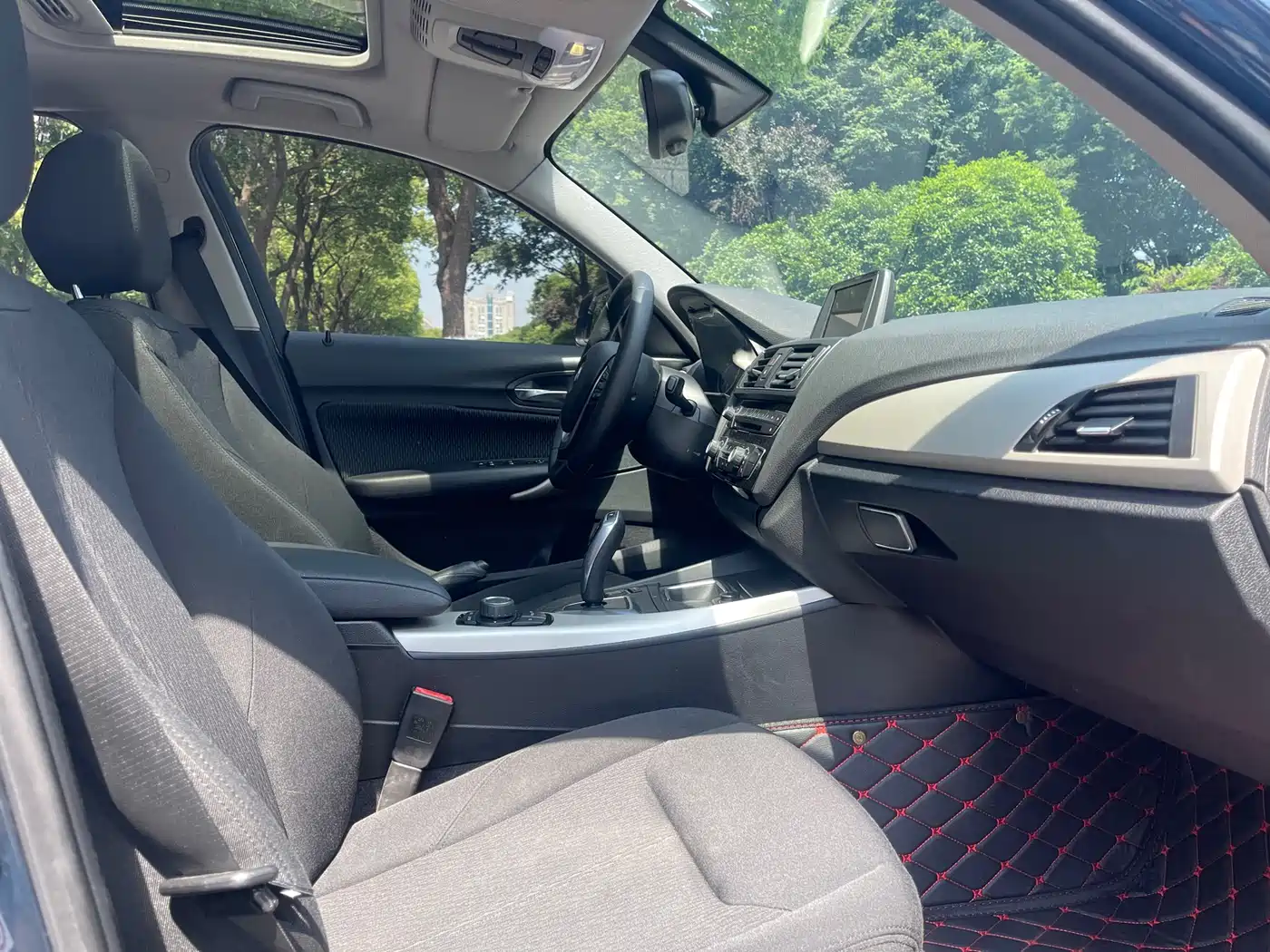 BMW 1 Series (Import) 2015 118i Leading фото 6