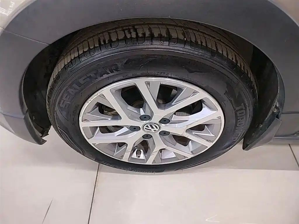 Volkswagen Polo 2016 1.4L Cross Polo Automatic фото 23