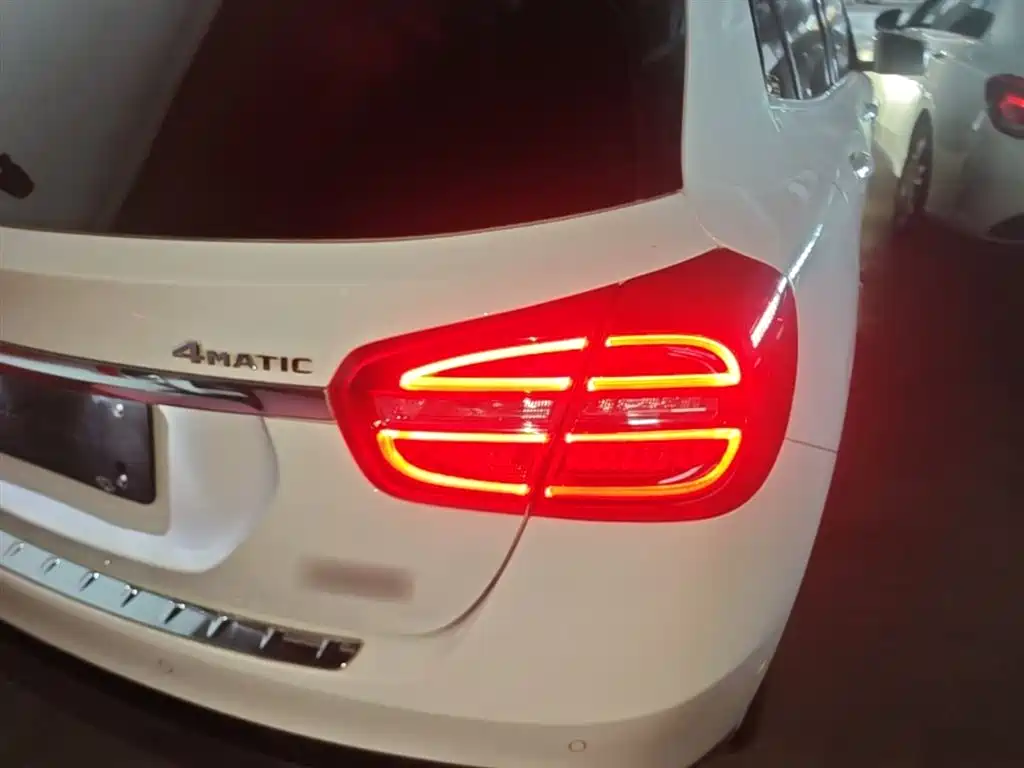 Mercedes-Benz GLA 2016 GLA 220 4MATIC Fashion фото 8
