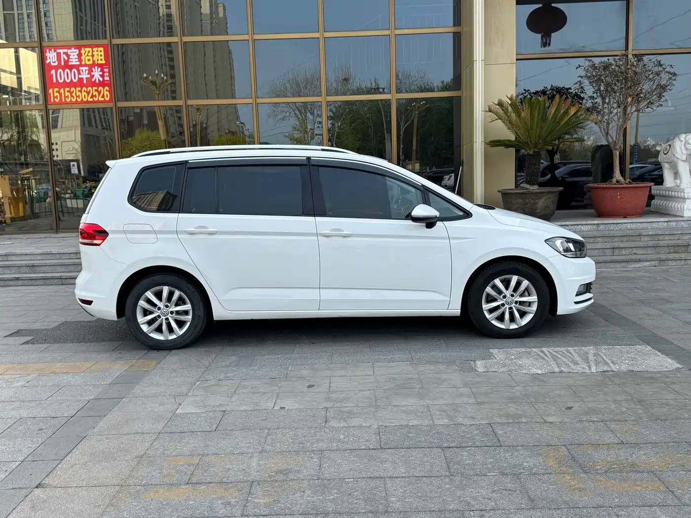 Volkswagen Touran 2018 Touran L 280TSI DSG Comfort Edition 7-seater China VI фото 4