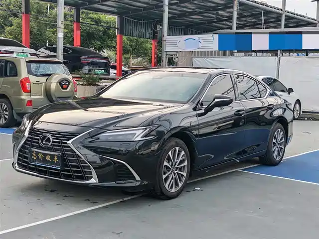 Lexus ES 2025 200 Ultimate Edition