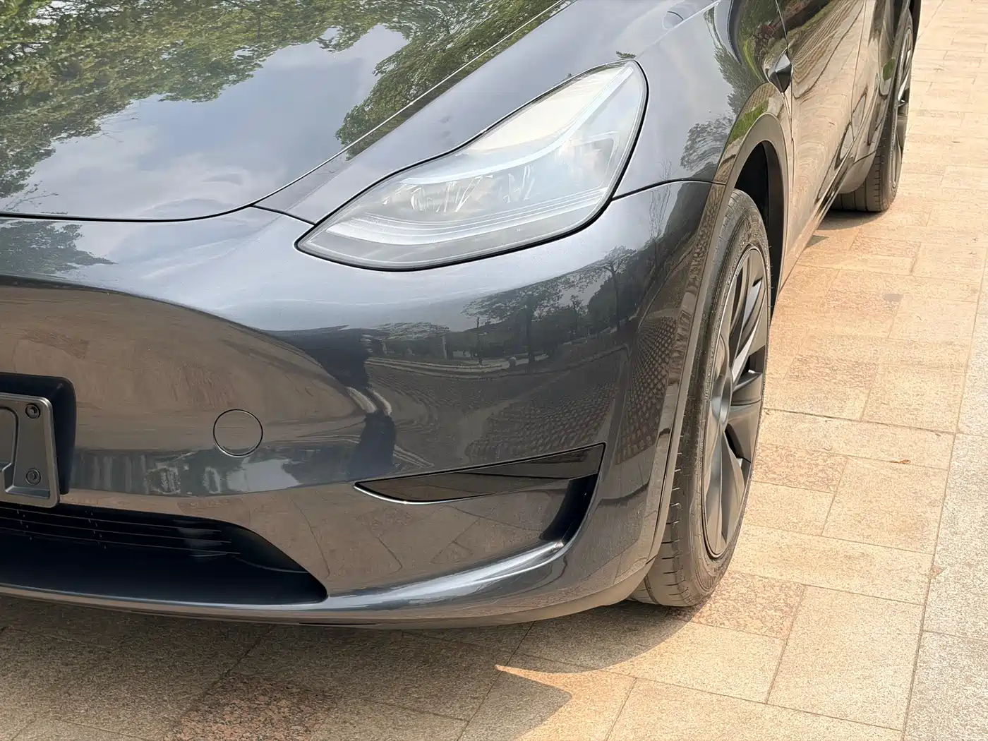 TESLA MODEL Y