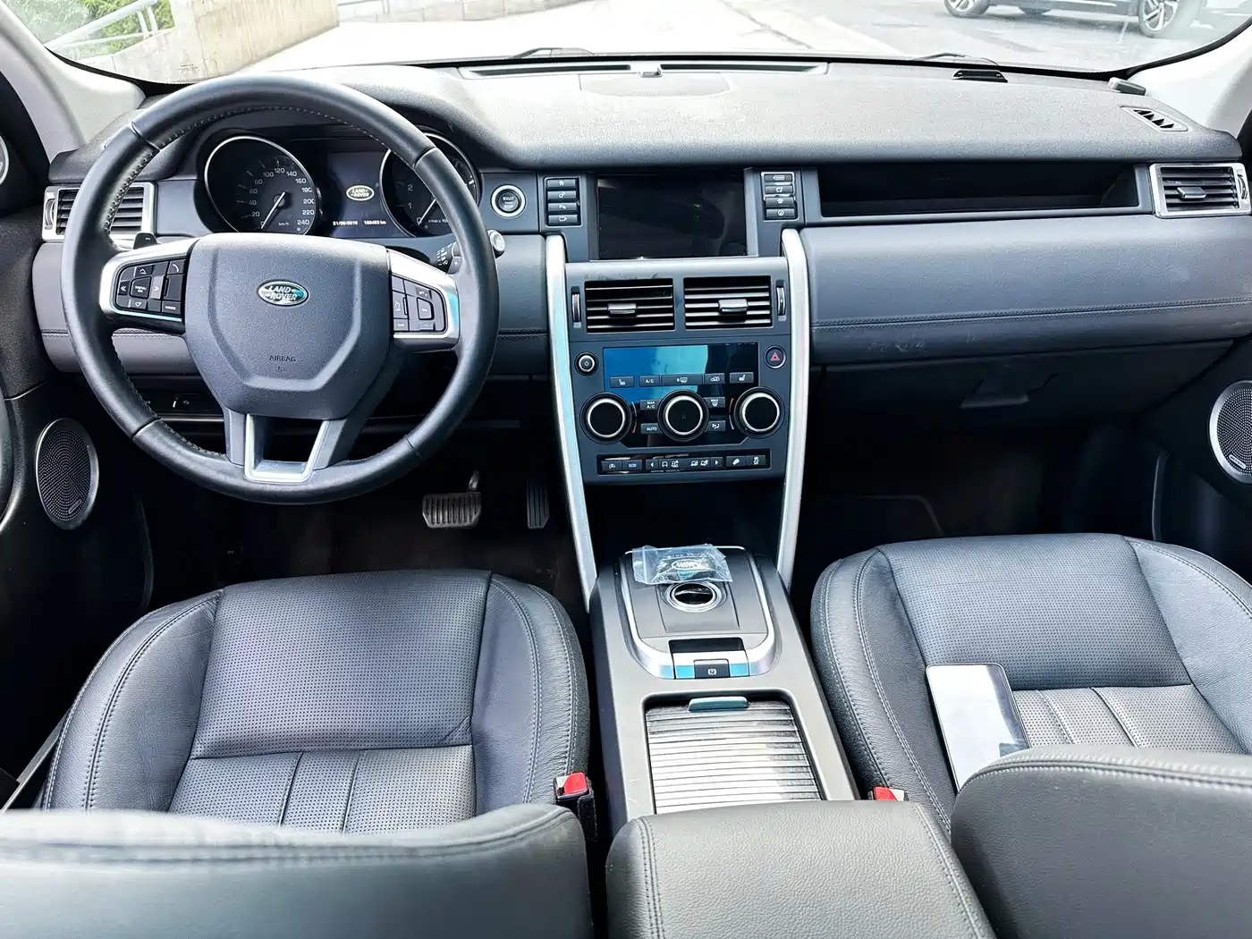 Land Rover Discovery Sport 2016 2.0T HSE фото 15