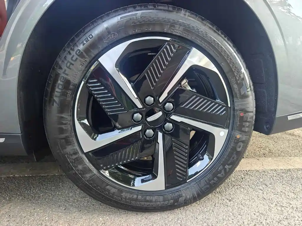 Geely Emgrand 2026