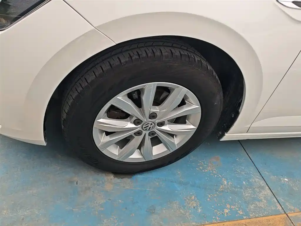 Volkswagen Polo 2019 Plus 1.5L Automatic Colorful Tech Edition фото 23