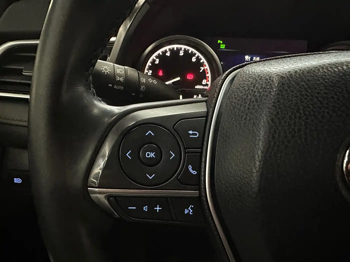 Toyota Camry 2018 2.5G Luxury Edition фото 13