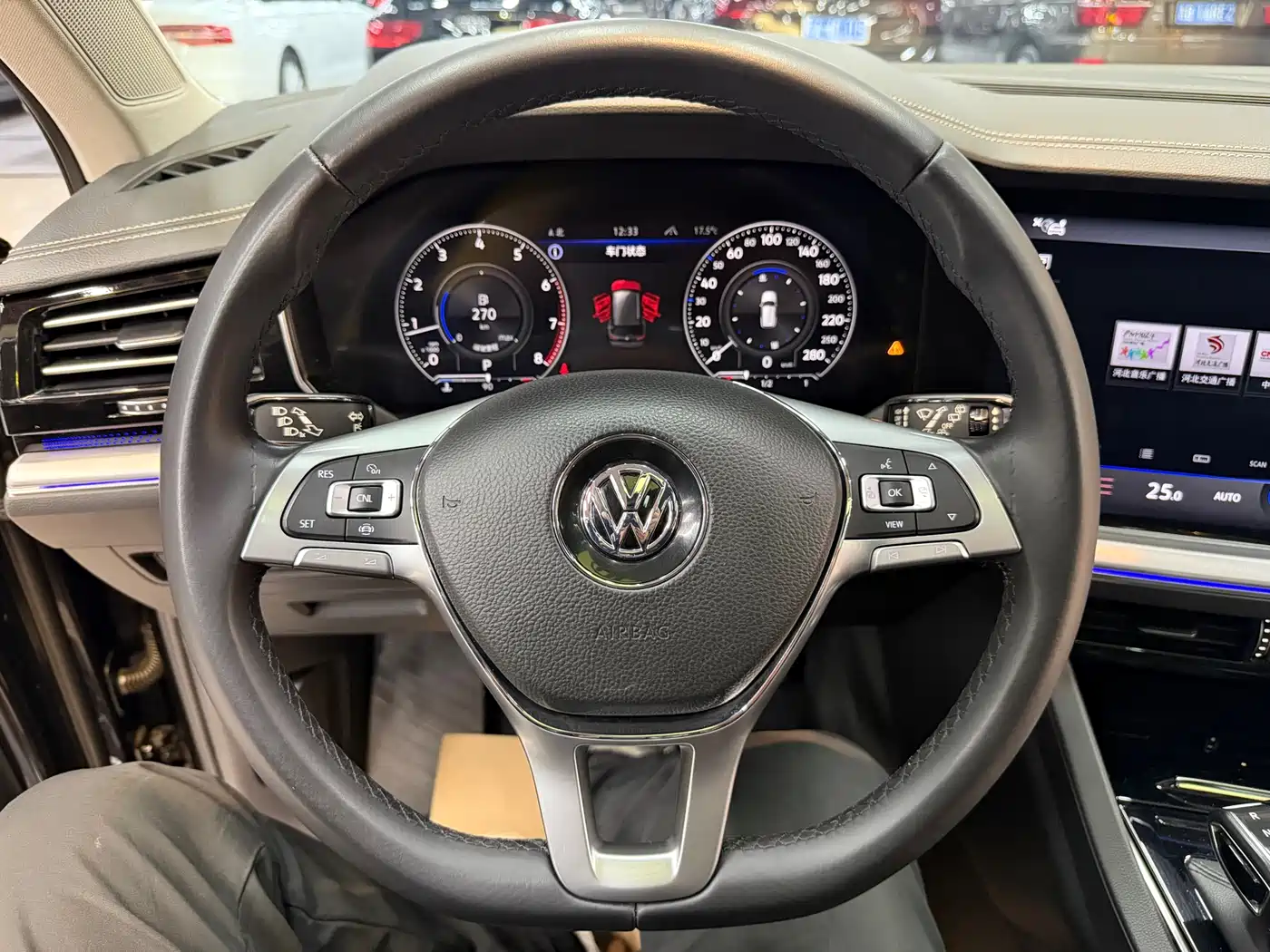 VOLKSWAGEN TOUAREG
