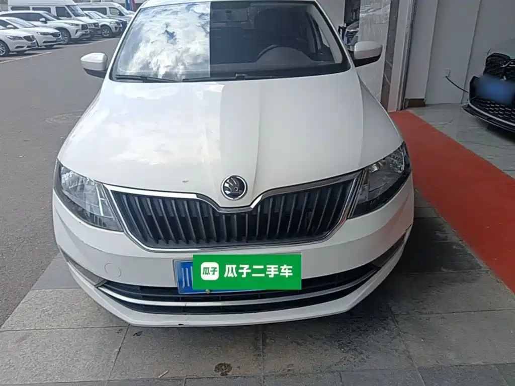 Škoda Skoda Rapid Spaceback 2018 1.6L Automatic Comfort фото 3
