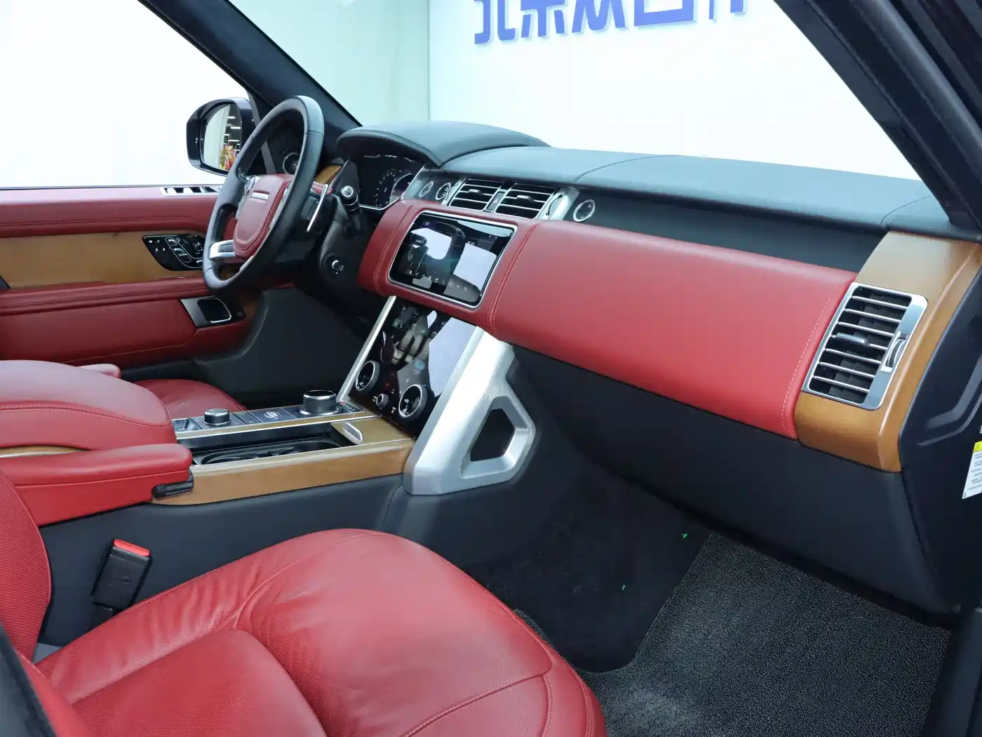 Land Rover Range Rover 2019 3.0 SC V6 Prestige Genesis Extended Edition фото 13