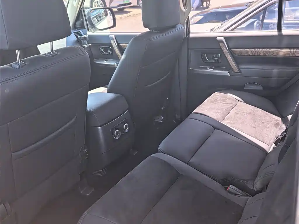 Mitsubishi Pajero (Import) 2019 3.0L Auto Standard Version фото 4