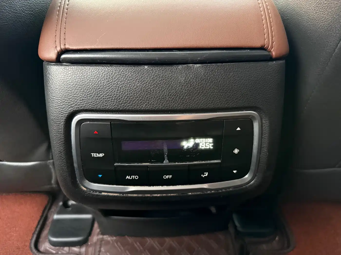 GAC Trumpchi Trumpchi GS8 2017 320T 2WD Luxury Edition (7-Seater) фото 12