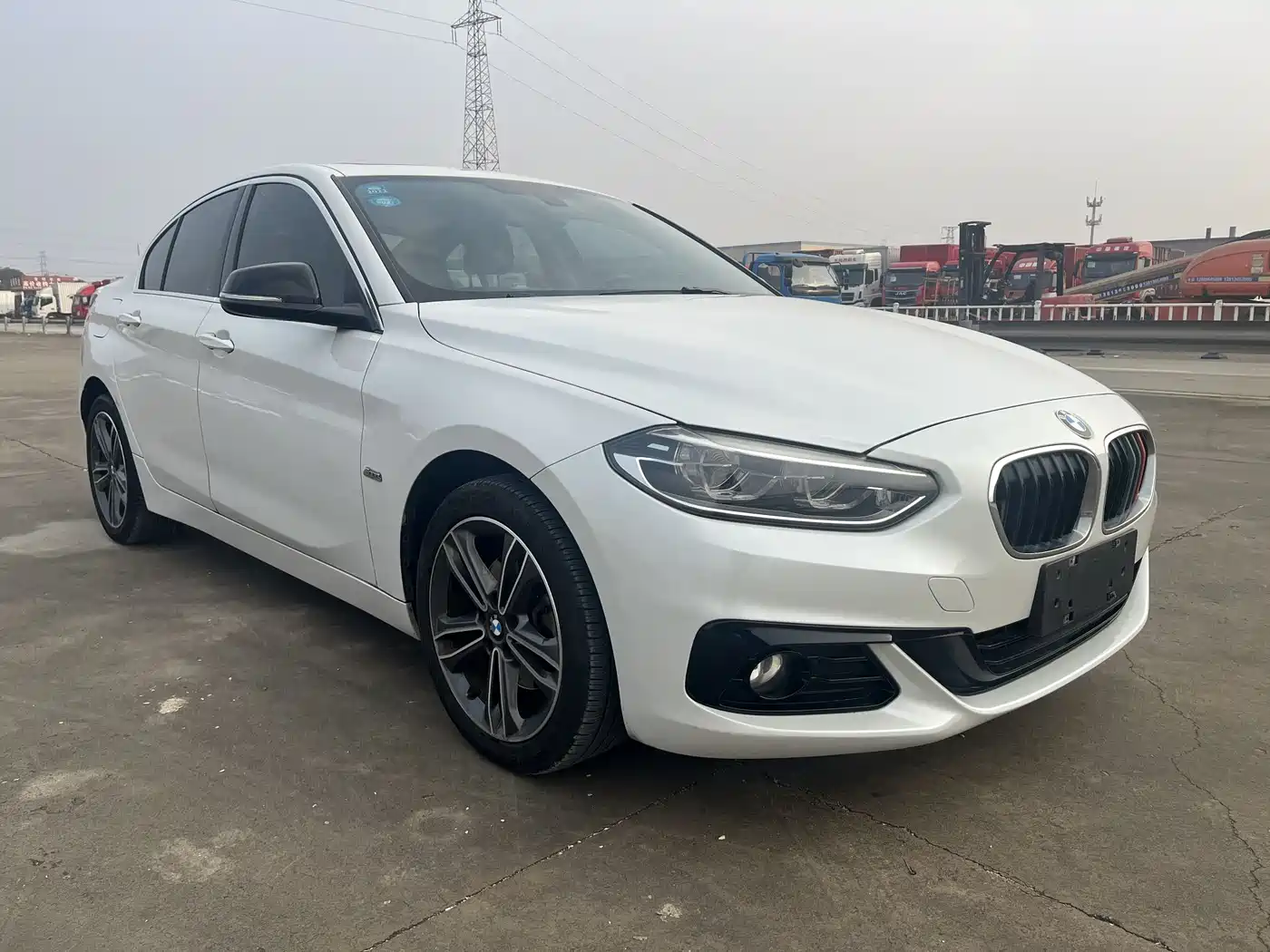 BMW 1 Series 2018 118i Sport Edition фото 20