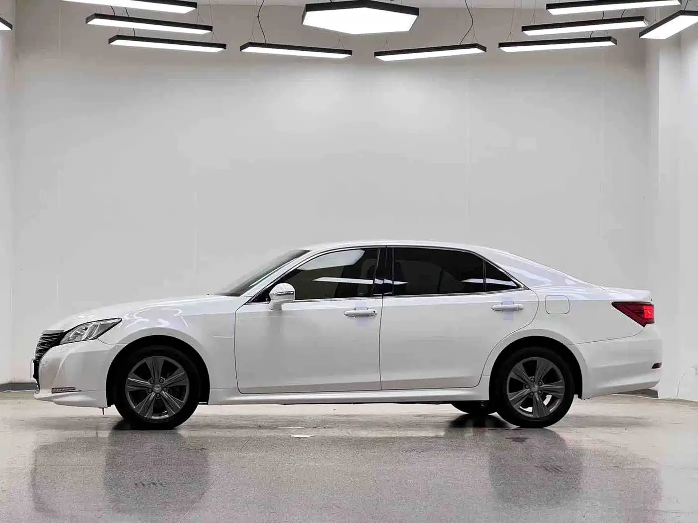 Toyota Crown 2019 2018 2.0T Pioneer Edition