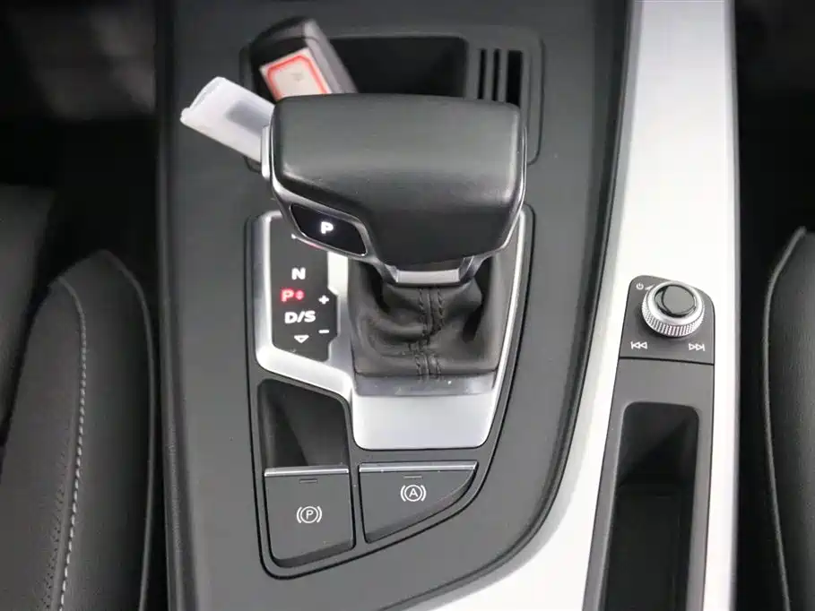Audi A4L 2020 40 TFSI Fashion Dynamic Edition фото 10