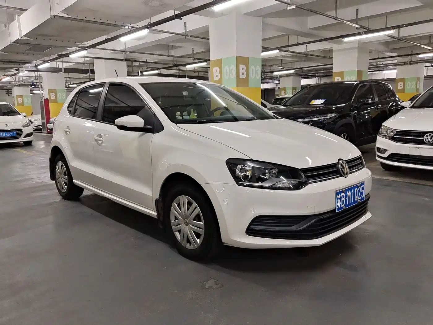 Volkswagen Polo 2014 1.4L Manual Trend Edition фото 3