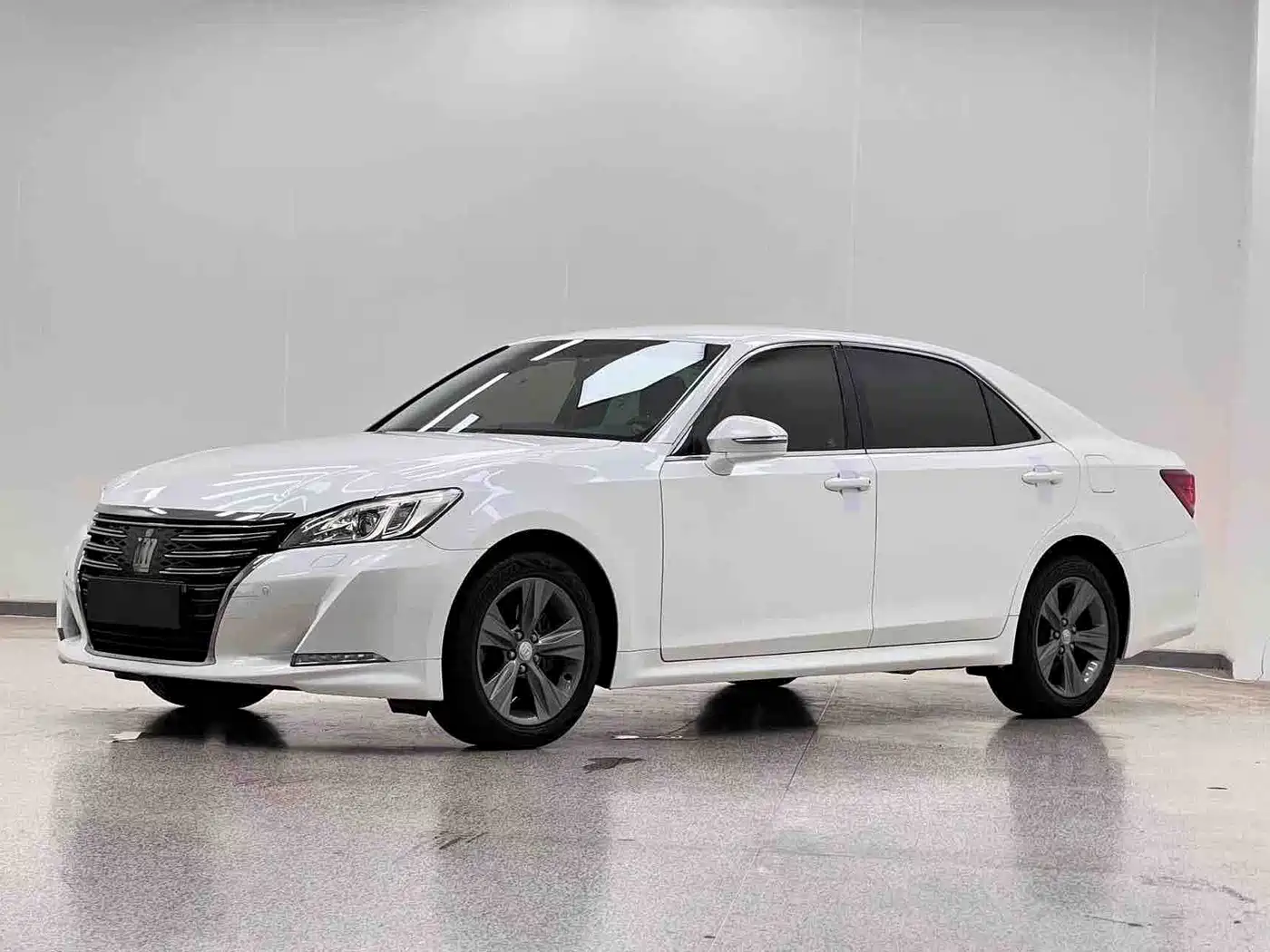 Toyota Crown, 2019 год