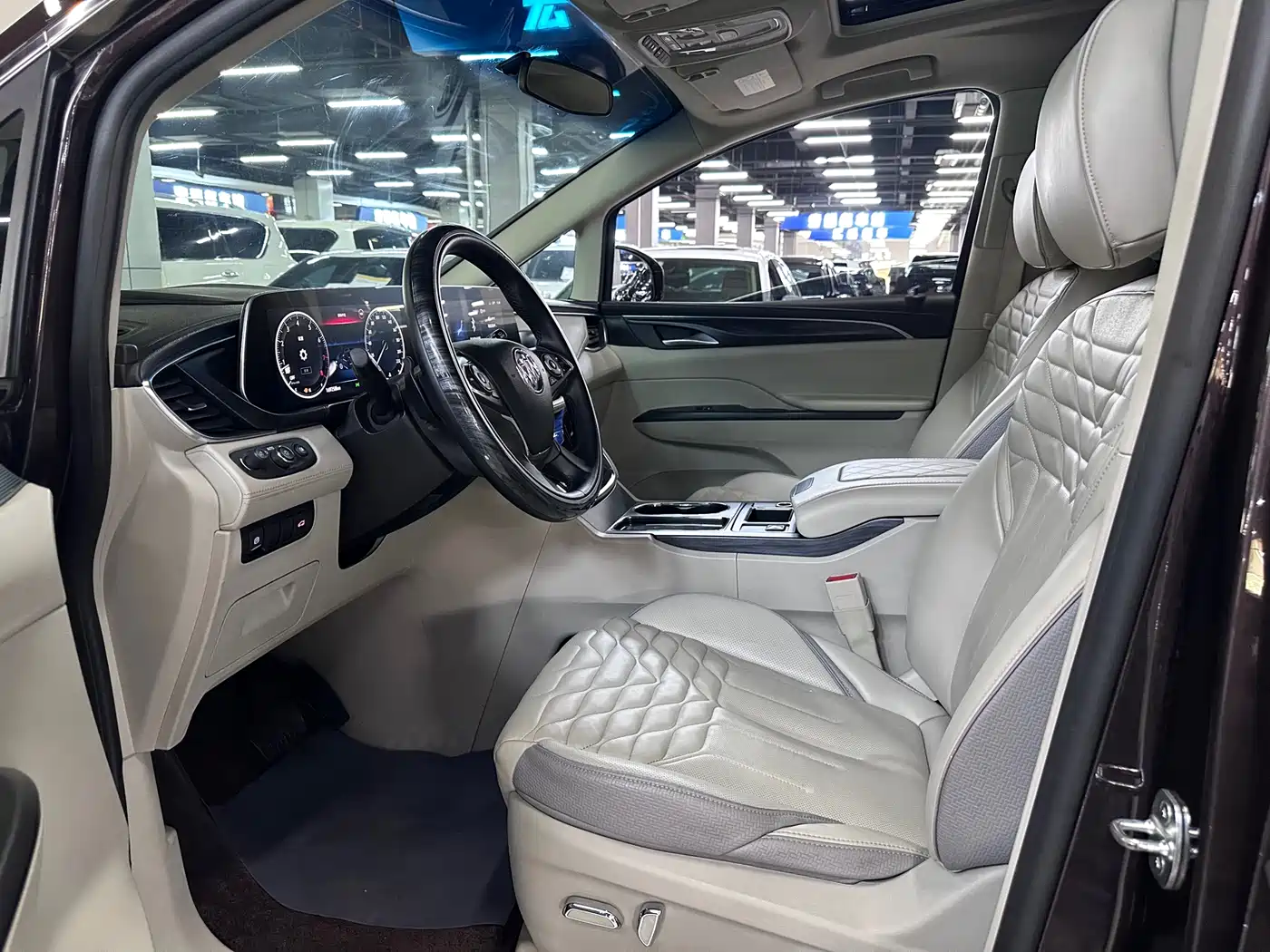 Buick GL8 2021 ES Landlord 653T Comfort фото 5