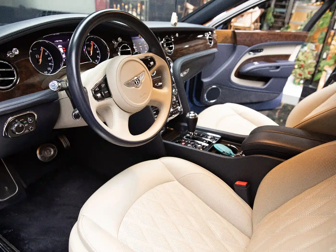 Bentley Mulsanne 2017 6.8T Long Wheelbase фото 10