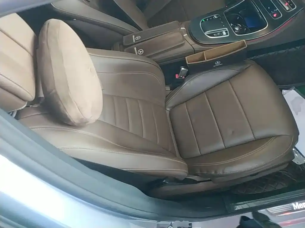 Photo 25 - Mercedes-Benz E-Class