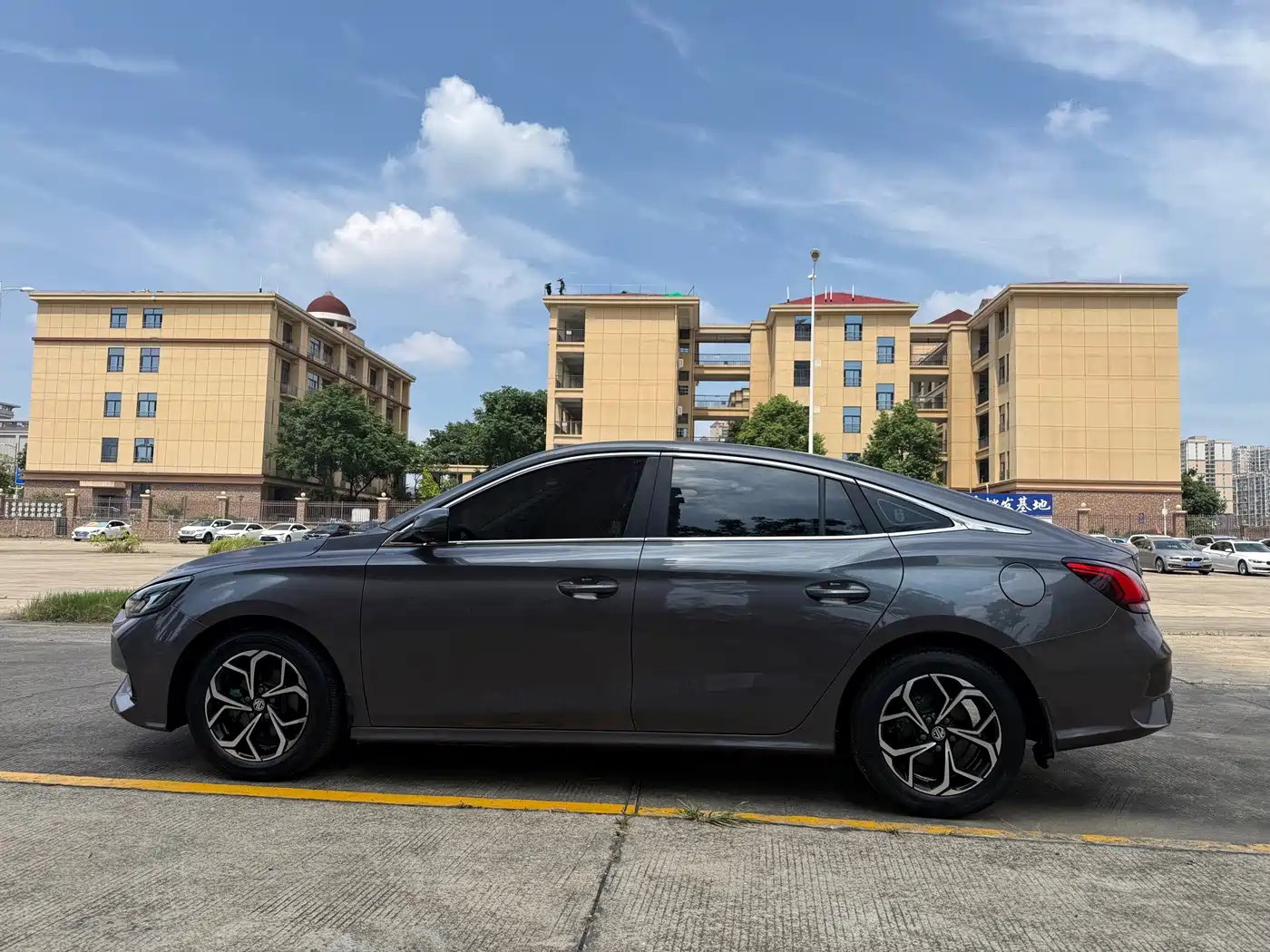 MG MG5 2021 2021 Model 180DVVT CVT Youth Luxury Edition