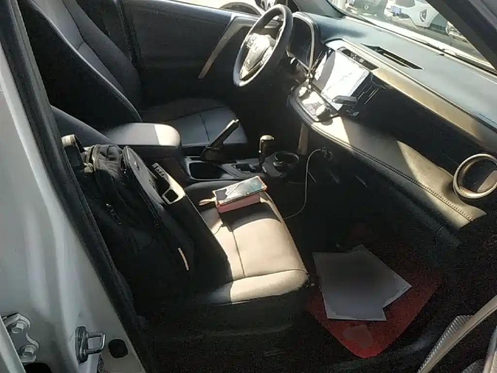 Toyota RAV4 Rongfang 2015 2.0L CVT 2WD Trend Edition фото 25