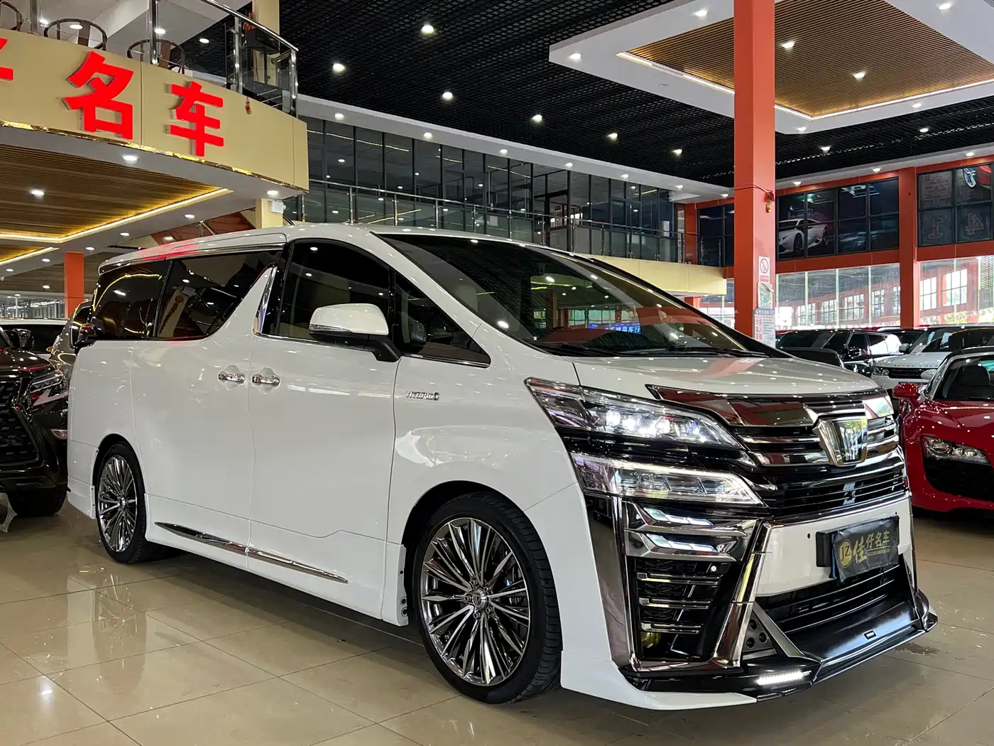 Toyota Vellfire 2021 Crown Hybrid 2.5L HV Premium Edition фото 3