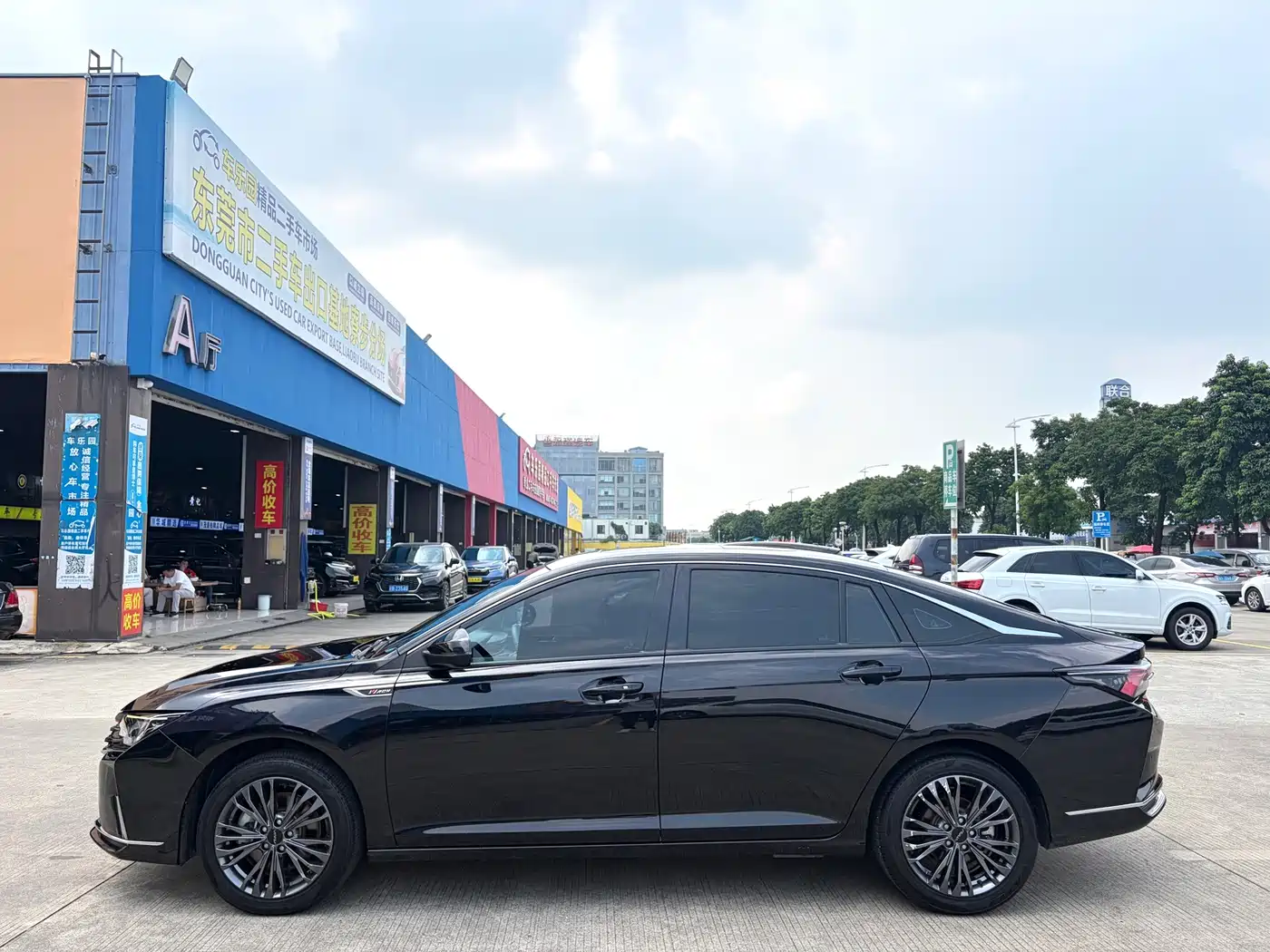Dongfeng Aeolus Yixuan MAX 2022 2023 1.5T Ultra Stylish Dad Edition