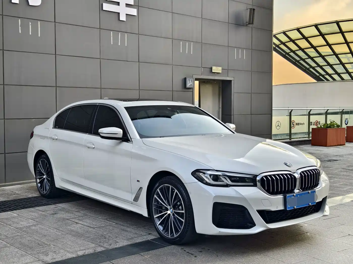 BMW 5 Series, миниатюра 3