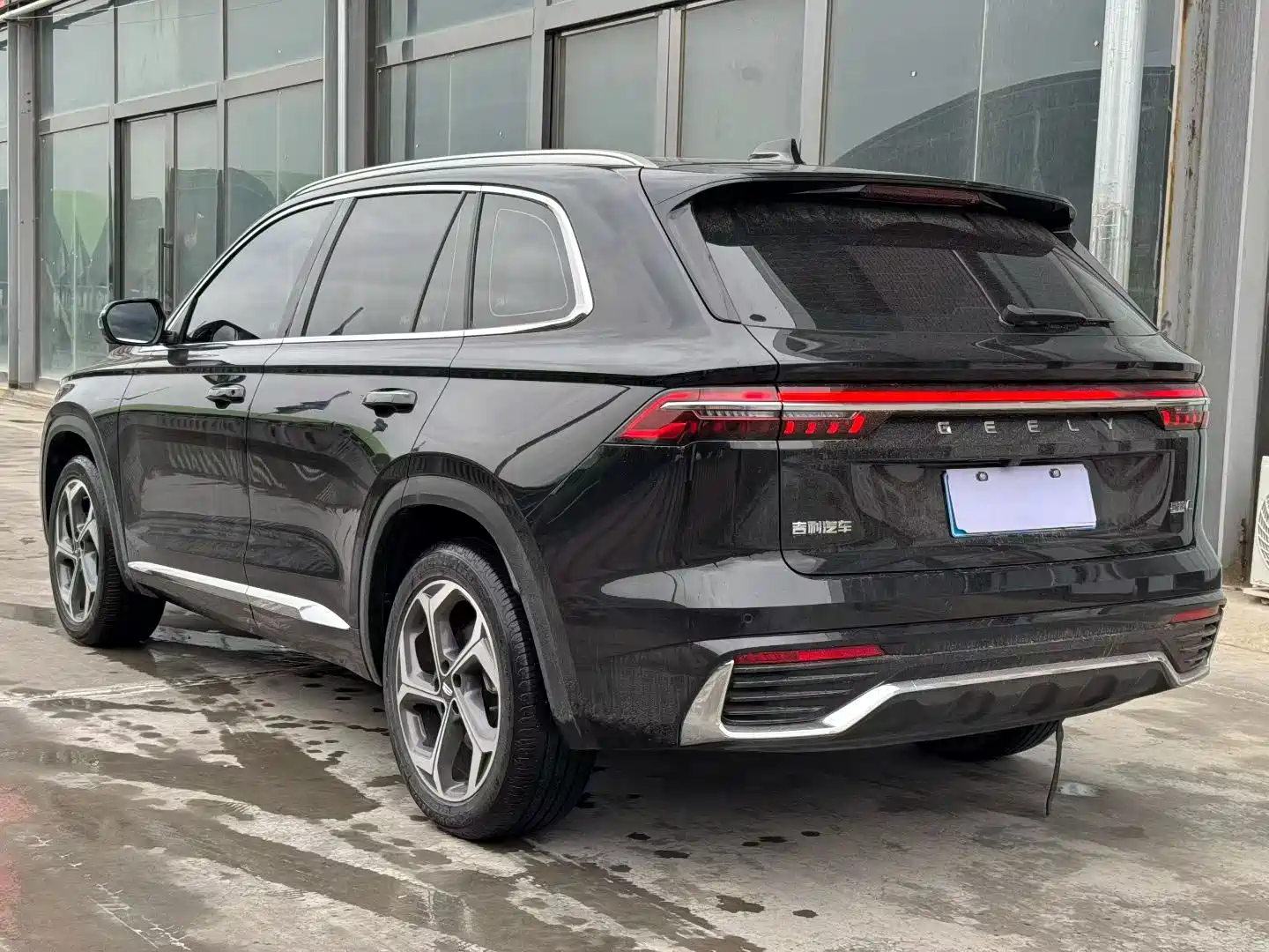 Фото 4 - Geely Monjaro