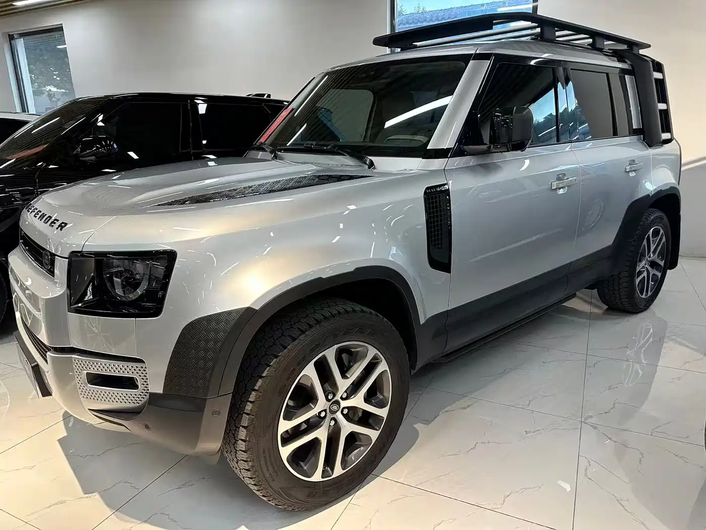 Land Rover Defender 2020 110 P400 Dark Special Edition фото 3