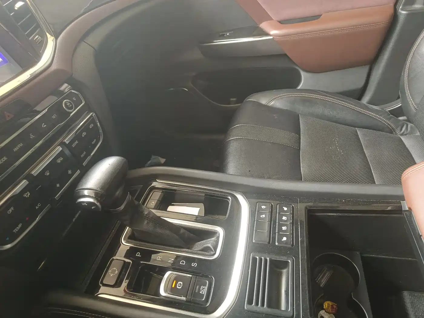 GAC Trumpchi Trumpchi GS8 2017 320T 2WD Luxury Smart Connect (7-seater) фото 6