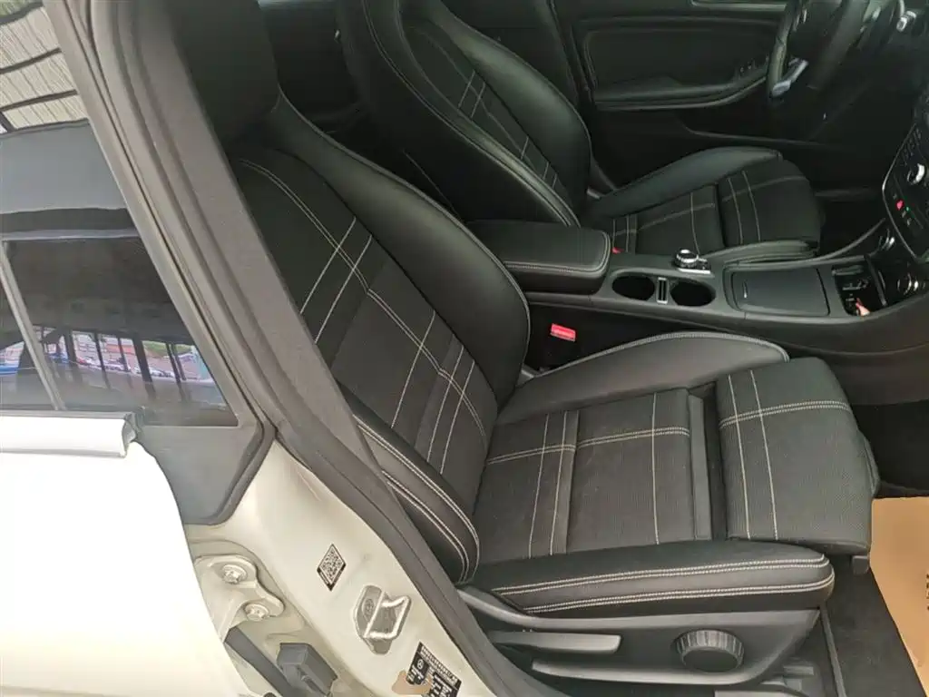 Mercedes-Benz CLA (Import) 2016 CLA 200 Sport фото 25