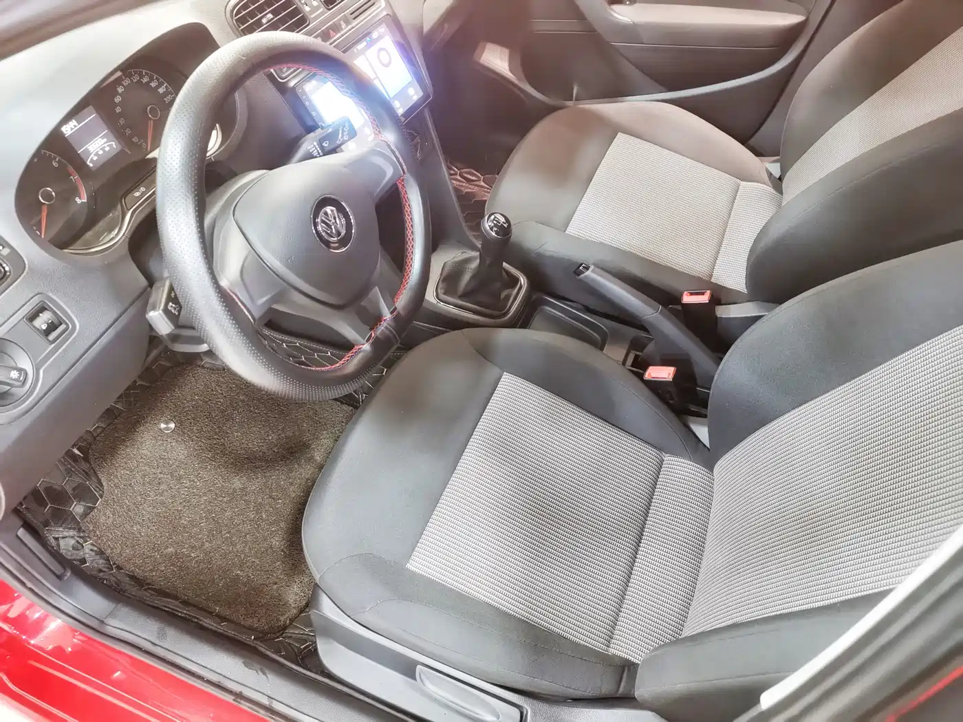Volkswagen Polo 2018 1.5L Manual Safe Drive фото 15